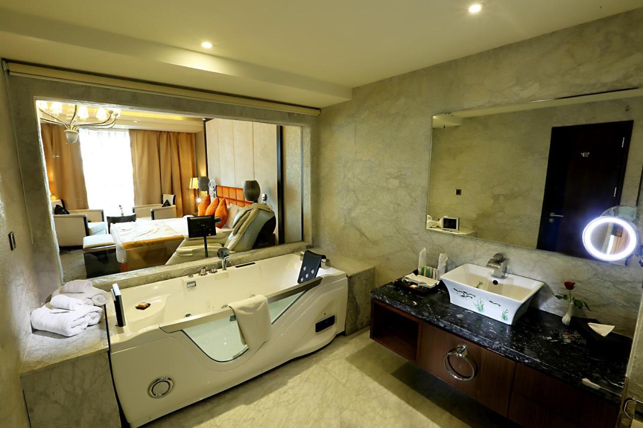 The Panache Hotel Patna  Buitenkant foto